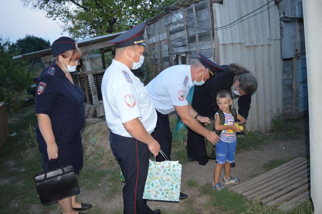 С 1 мая многодетным семьям. Многодетные полицейские семьи. Многодетные семьи Юрга 1 сентября. 24 Сентября Алексеевское Кромс.