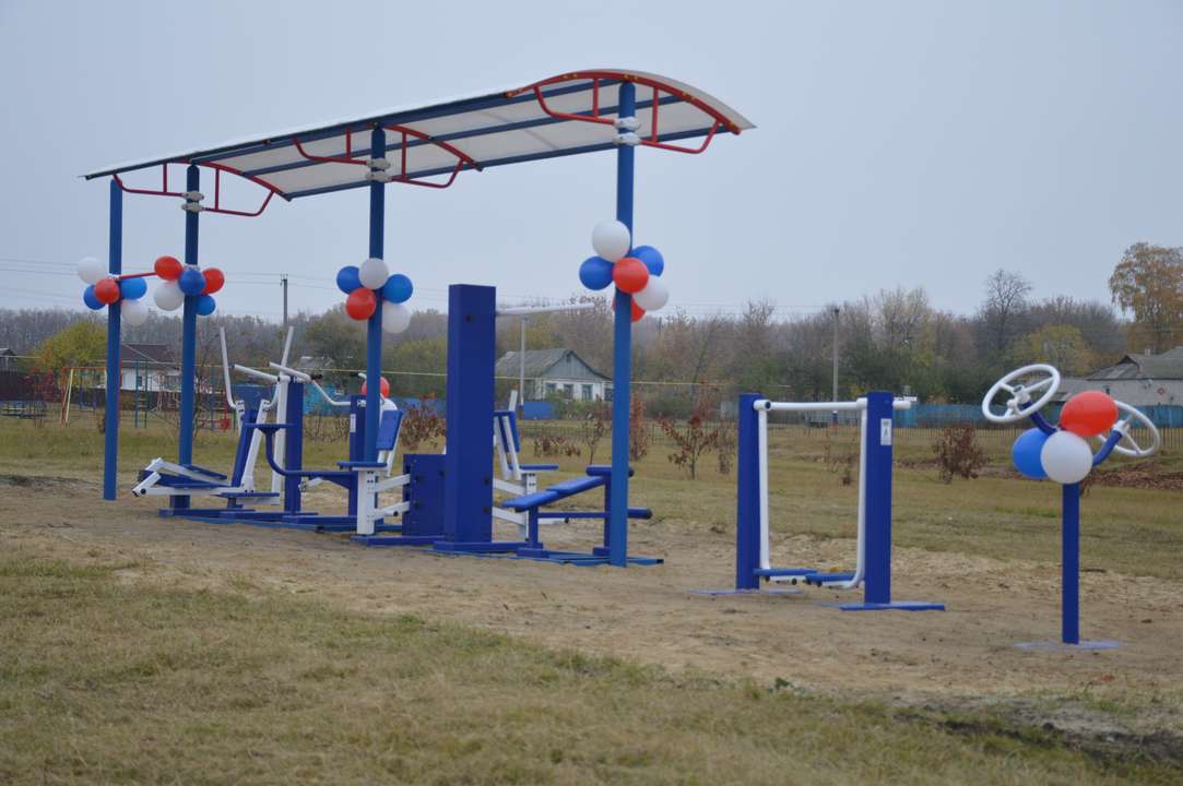 Магазин села спортивная. Новая спортивная площадка в селе Ямм. Николаевка новая площадка. Спортплощадка в селе. Спортивные площадки в Николаевке.