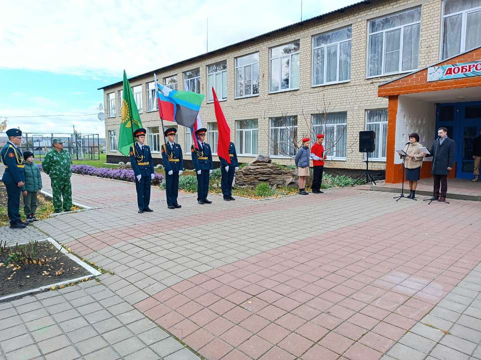 Алексеевка школа 6. Алексеевка в школе 4 музей. Открытие мемориальной доски в трудовой средней школы.