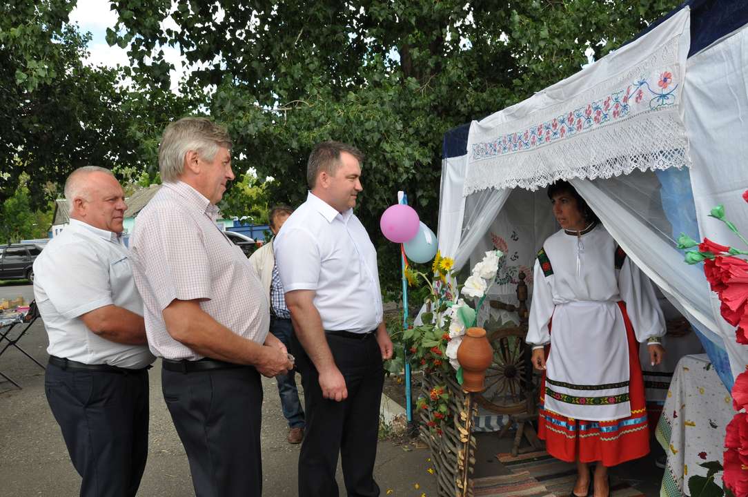 Чернянское сельское поселение. Лозная Ровеньский район Белгородская область. Село Лозная Ровеньского района Белгородской области. Лознянский рушниковый край Белгородской области. Глава Ровеньского района Белгородской области.