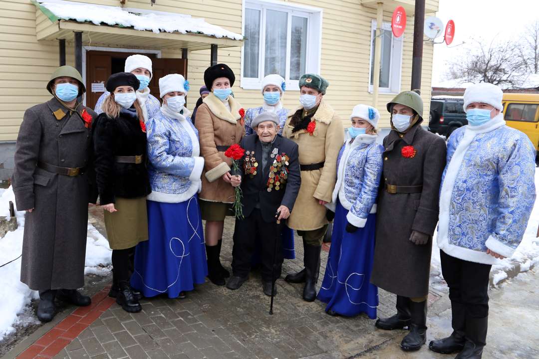 Новости старого оскола сегодня. Освобождение города Курска от немецко фашистских захватчиков. Освобождение села Свердликов от немецко фашистских захватчиков. Освобождение города от немецко-фашистских захватчиков победа. Освобождение города Старица от немецко фашистских захватчиков.