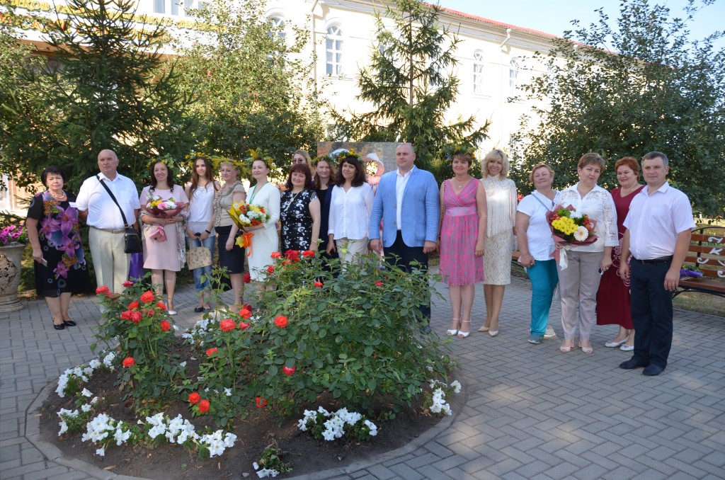 Погода в ракитном белгородской. Фестиваль Юсуповские собрания Ракитное. Юсуповские собрания в Ракитном. Сотрудники администрации Ракитянского района Белгородской области. Поссовет Ракитное Белгородской области.