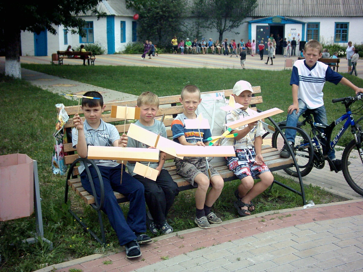 Эмоу белгородская область. Тавровская школа Белгород. Новая Тавровская школа Белгородского района. Коллектив Тавровской СОШ. Отдохнуть с детьми в Белгородской области.