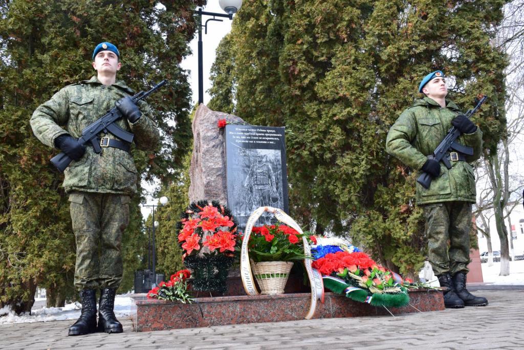 Памятник ветеранам боевых. Памятник ветеранам боевых действий. Памятник участникам боевых действий. Памятник афганцам в Воронеже. Памятник участникам боевых действий Афганистана.