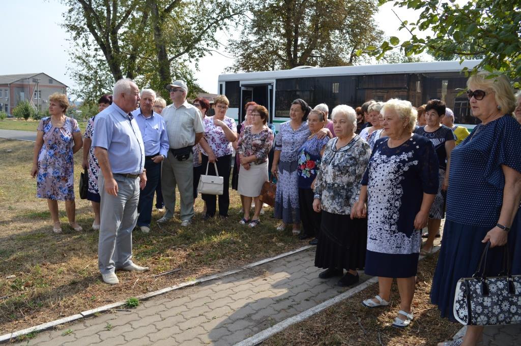 Красная яруга белгородская область новости на сегодня. Пенсионеры Краснояружского района. Глава Краснояружского района. Глава Краснояружского района Белгородской области. Село Поповка Белгородская область Краснояружский район.