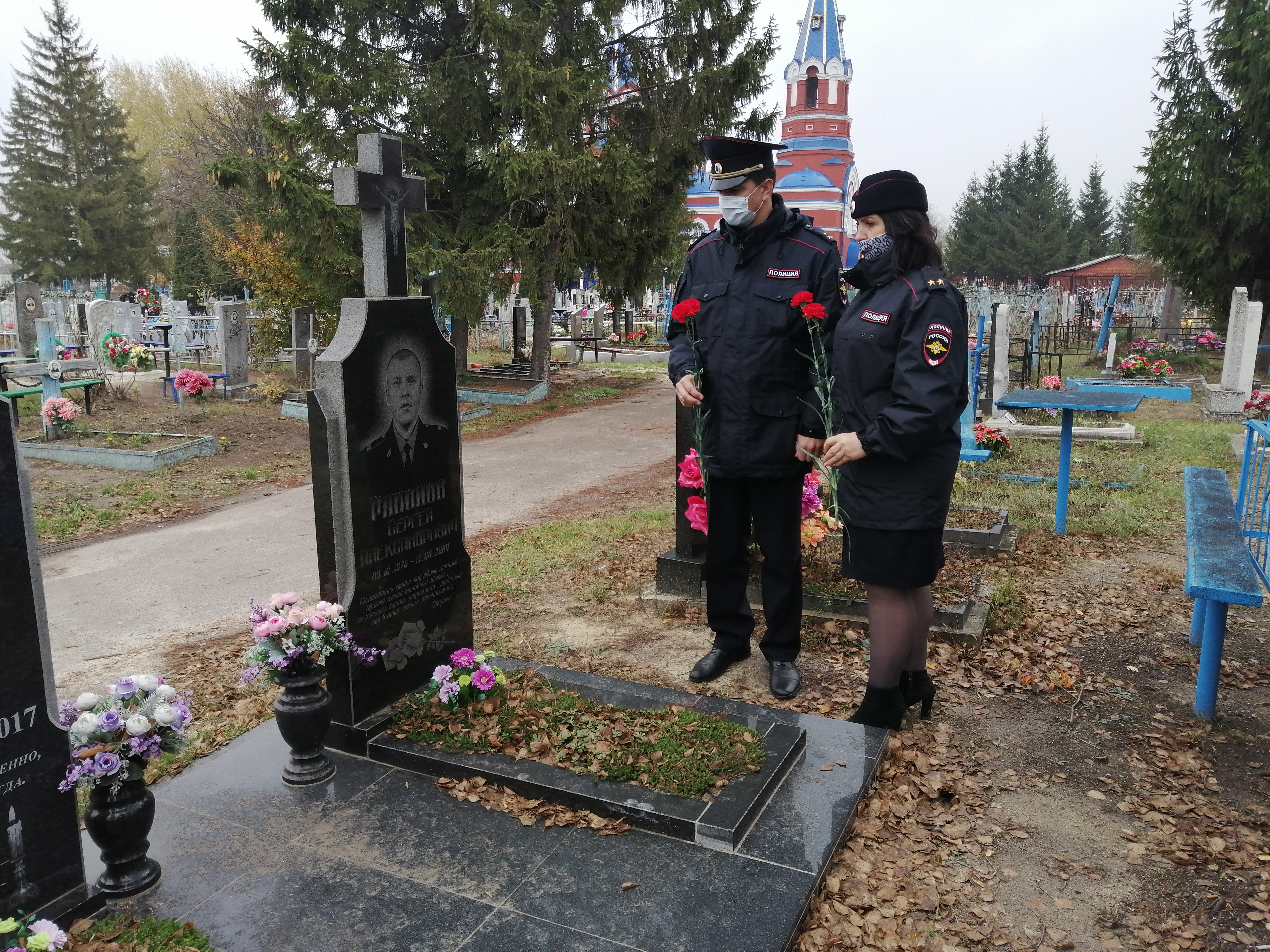 Памяти сотрудников. День памяти погибших сотрудников милиции. Могилы погибших милиционеров. Погибшие сотрудники МВД. Погиб при исполнении.