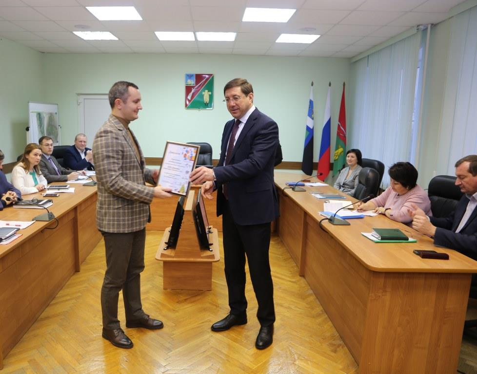 оскол пласт в старом осколе. осколрегион. осколрегион. оскол пласт директор?. мку"умз".