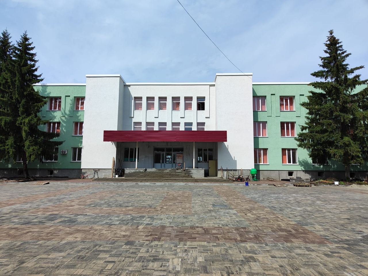 Северная школа 1 Белгородского района. Правительство Белгородской области двери. Школа года белгородская область